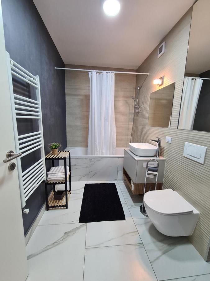 Studio Red Apartment Brasov Luaran gambar