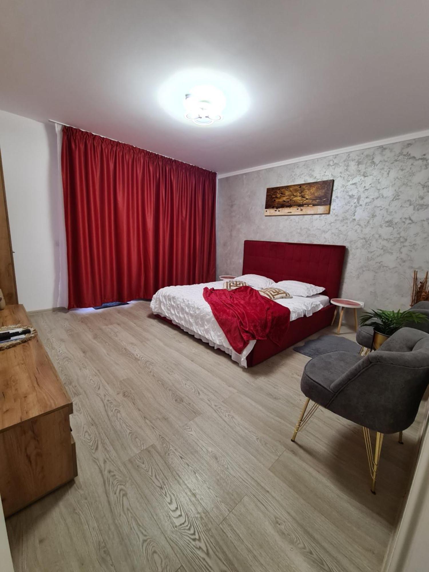 Studio Red Apartment Brasov Luaran gambar