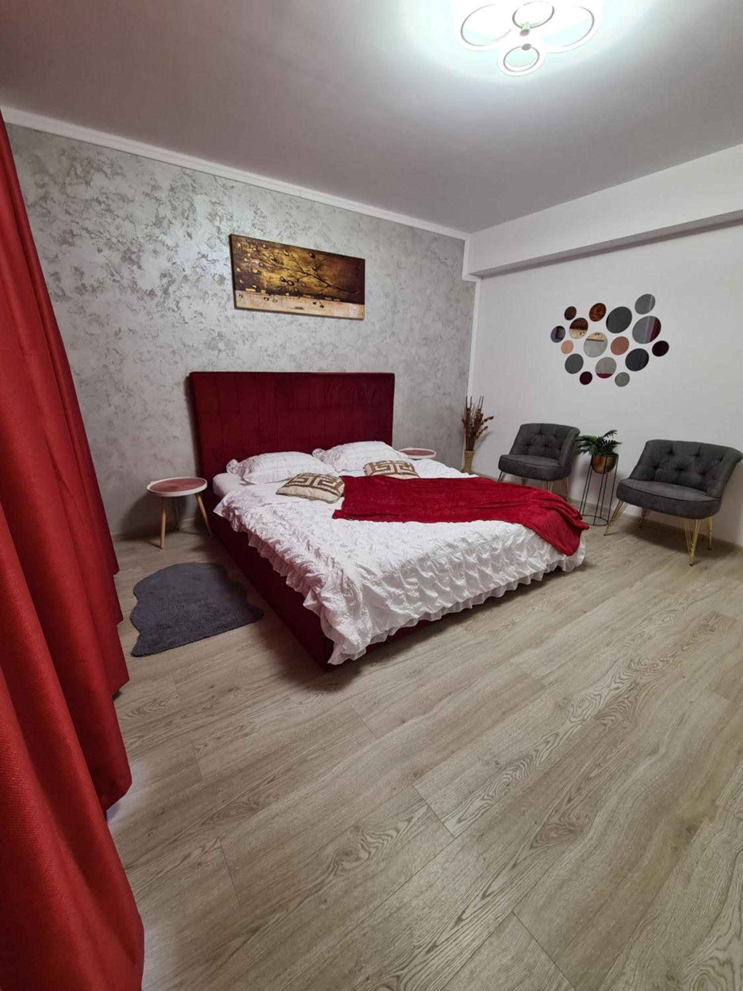 Studio Red Apartment Brasov Luaran gambar